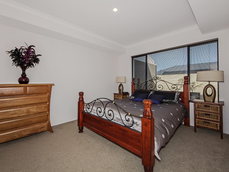 1 Mainsail Parkway, PORT BOUVARD, Wannanup WA 6210