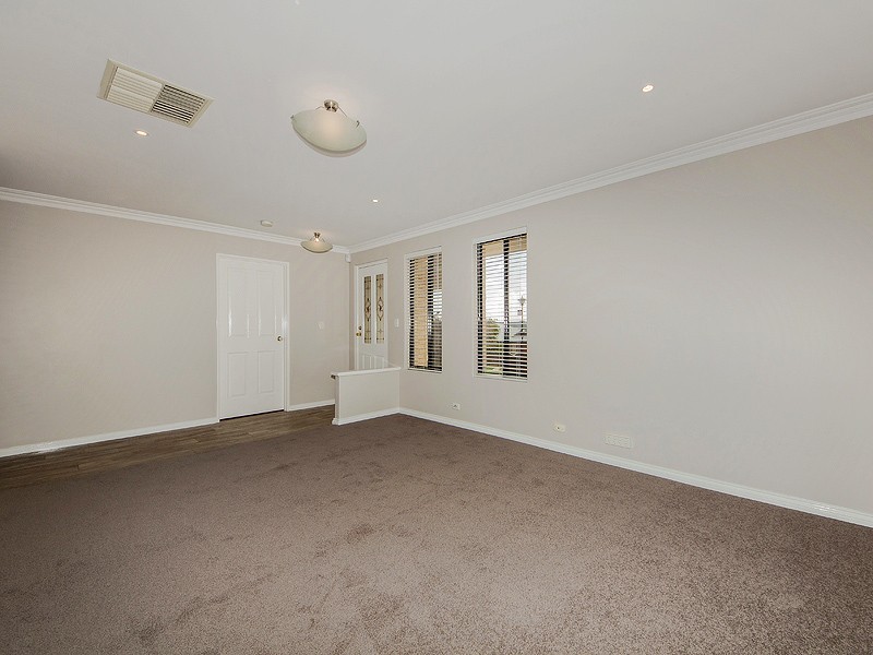 4 Frigate Way, PORT BOUVARD, Wannanup WA 6210