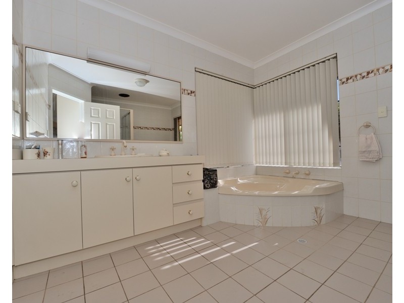 2 HARVEY VIEW ROAD, Herron WA 6211