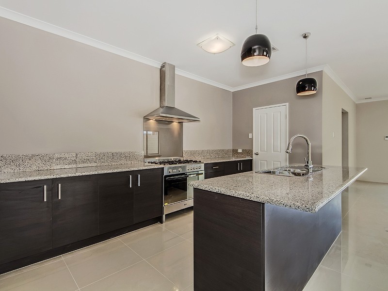 37 Buckingham Drive, PORT BOUVARD, Wannanup WA 6210