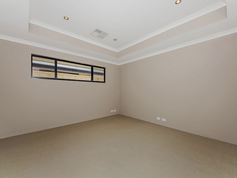 37 Buckingham Drive, PORT BOUVARD, Wannanup WA 6210