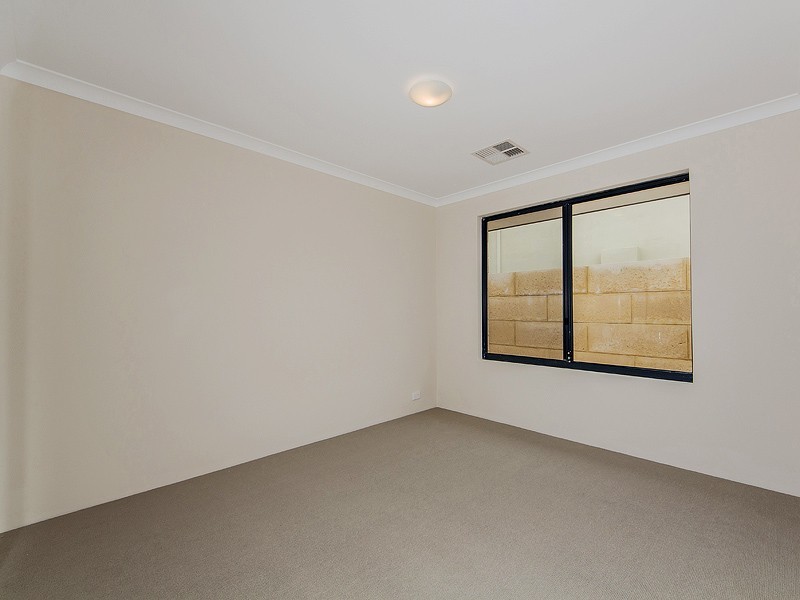 37 Buckingham Drive, PORT BOUVARD, Wannanup WA 6210