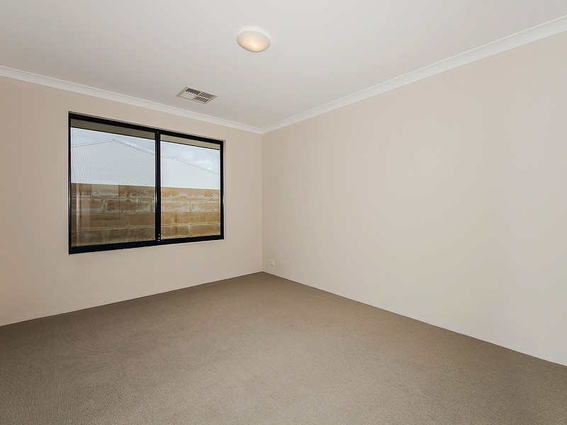 37 Buckingham Drive, PORT BOUVARD, Wannanup WA 6210