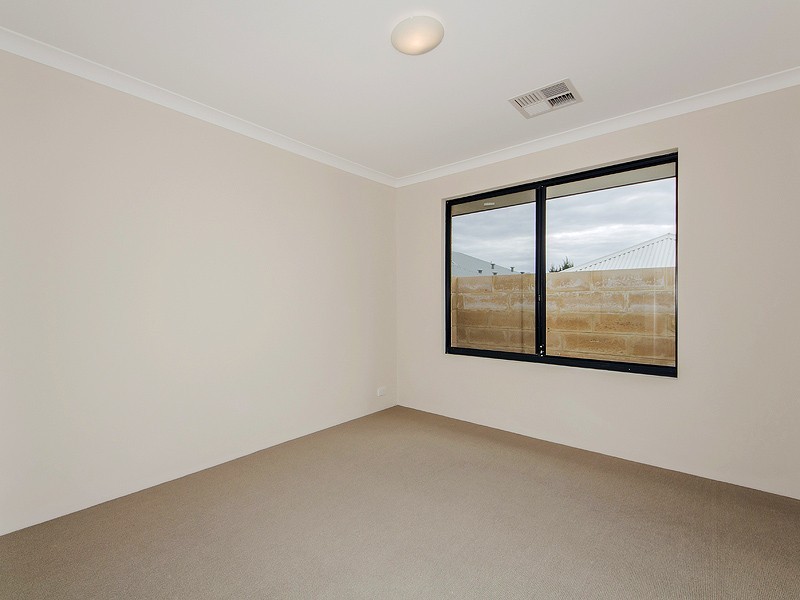 37 Buckingham Drive, PORT BOUVARD, Wannanup WA 6210