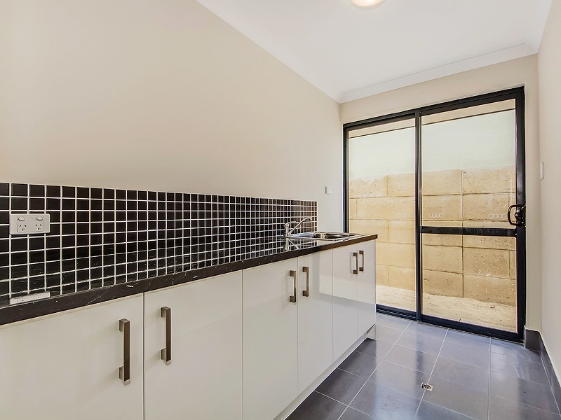 37 Buckingham Drive, PORT BOUVARD, Wannanup WA 6210