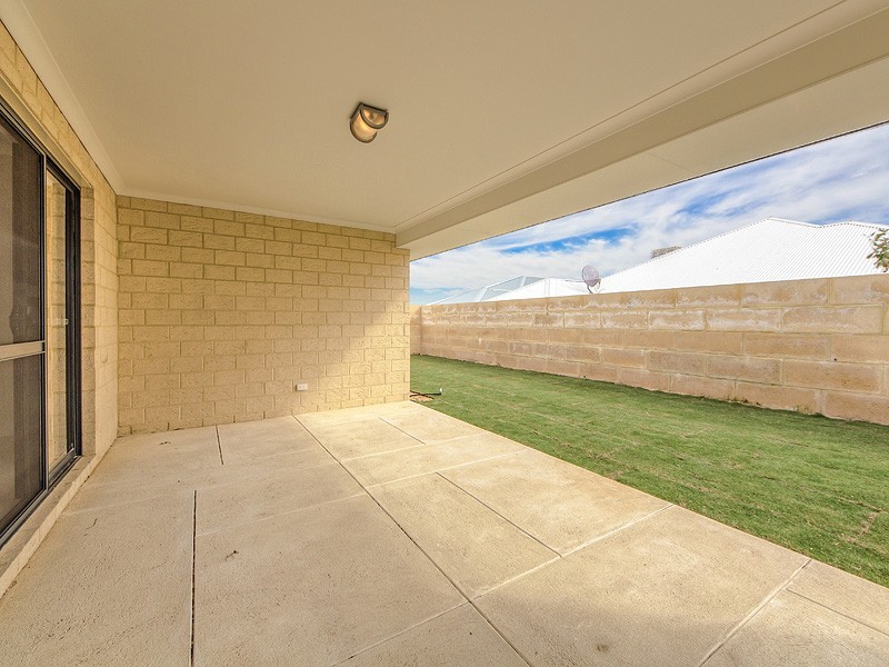 37 Buckingham Drive, PORT BOUVARD, Wannanup WA 6210