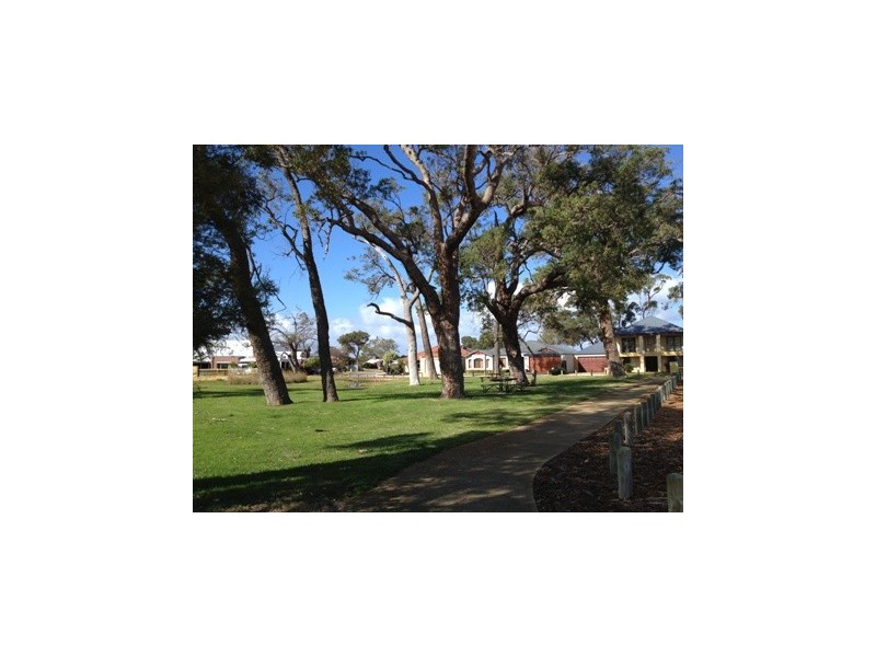 82 Chatsworth Drive, Erskine WA 6210