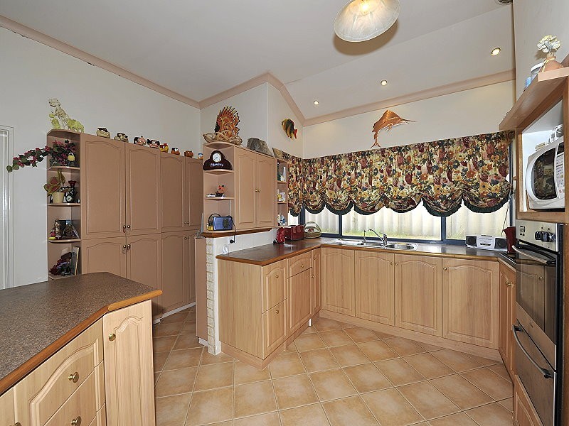 11 PLOVER RISE, Halls Head WA 6210