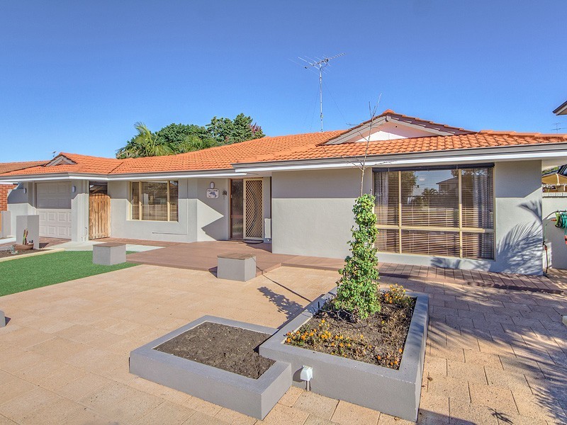 84 Mclarty Road, Halls Head WA 6210