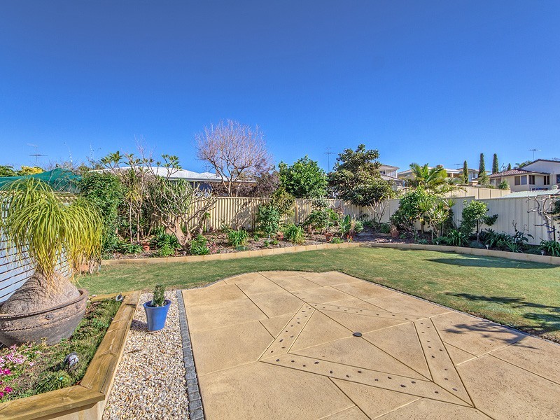 84 Mclarty Road, Halls Head WA 6210
