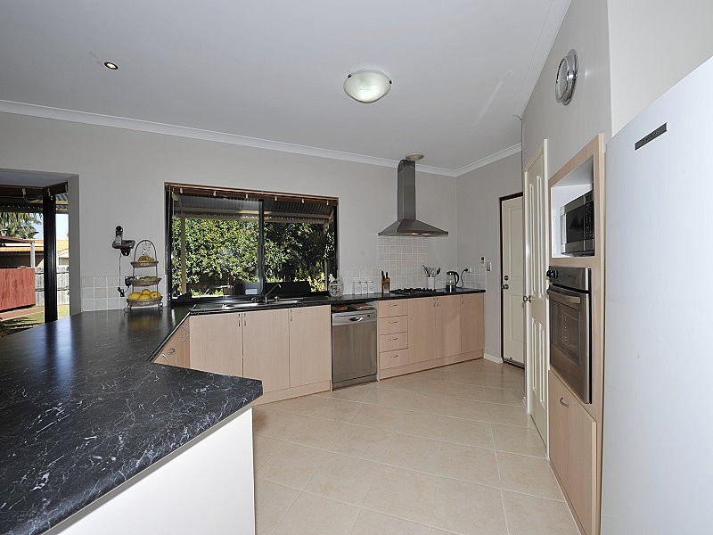 17 CLEOPATRA DRIVE, Coodanup WA 6210