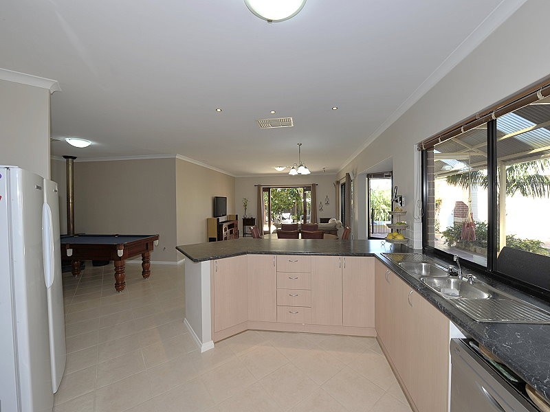 17 CLEOPATRA DRIVE, Coodanup WA 6210