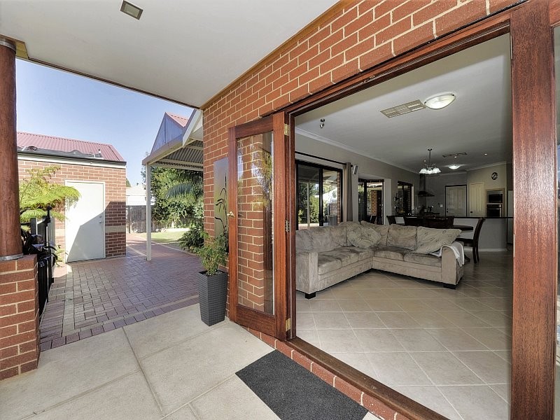 17 CLEOPATRA DRIVE, Coodanup WA 6210