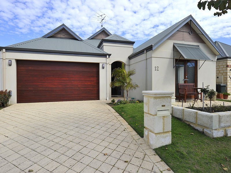 12 BERMUDA PLACE, Halls Head WA 6210