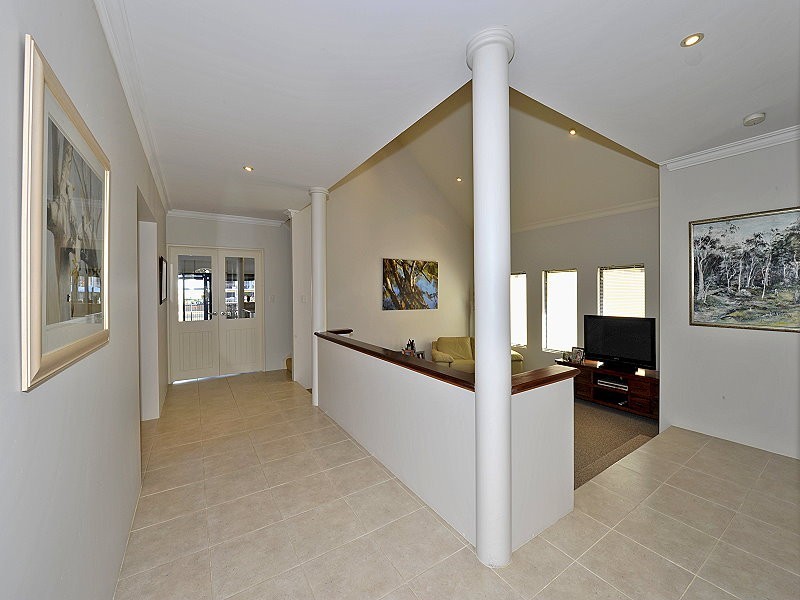 12 BERMUDA PLACE, Halls Head WA 6210