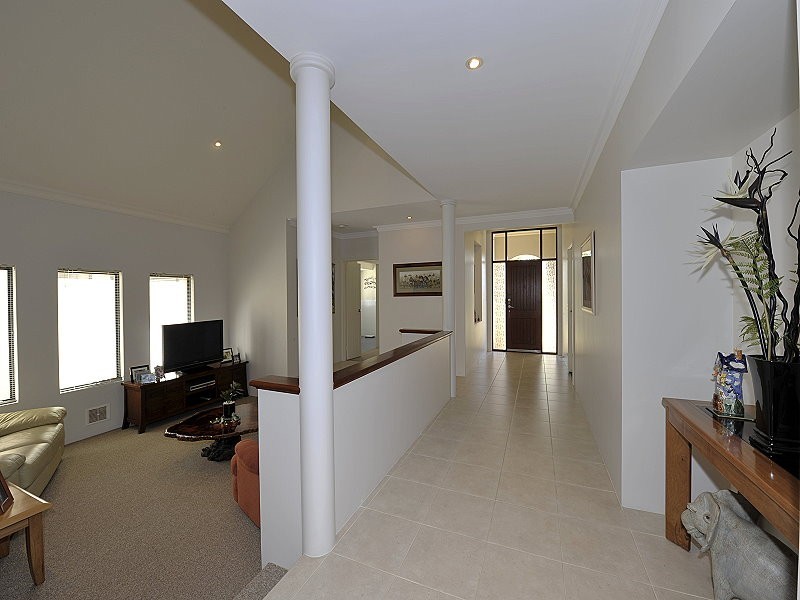 12 BERMUDA PLACE, Halls Head WA 6210