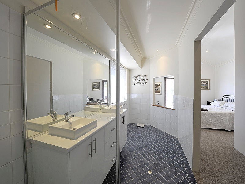 12 BERMUDA PLACE, Halls Head WA 6210