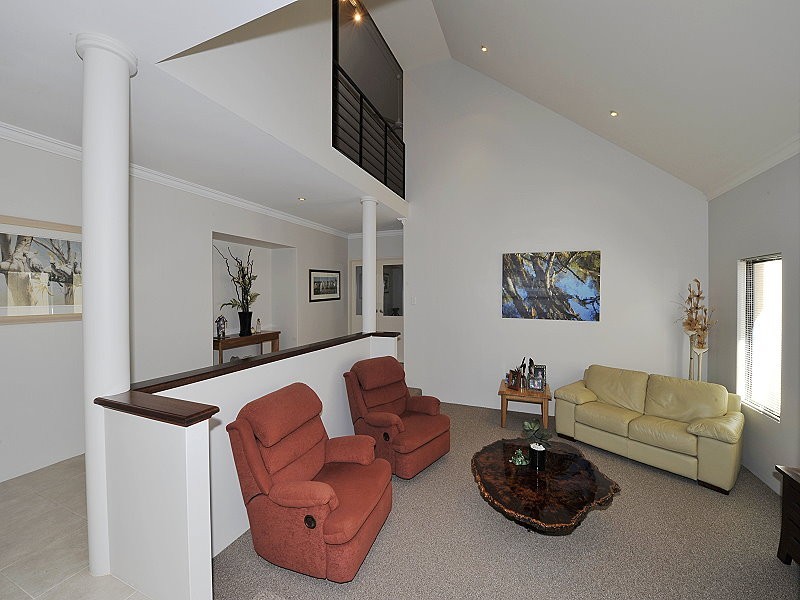 12 BERMUDA PLACE, Halls Head WA 6210