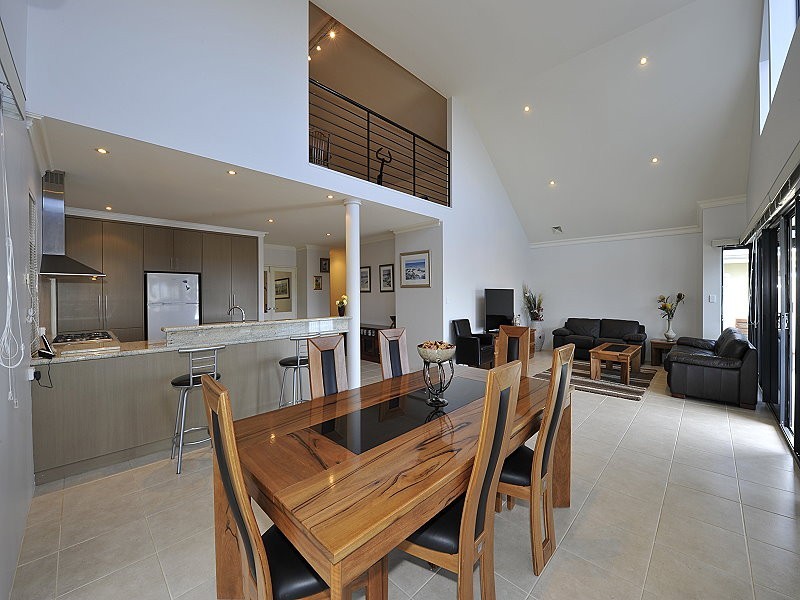 12 BERMUDA PLACE, Halls Head WA 6210