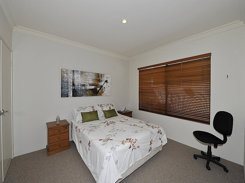 12 BERMUDA PLACE, Halls Head WA 6210