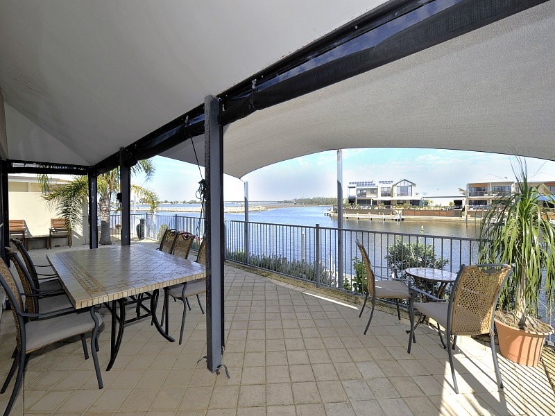 12 BERMUDA PLACE, Halls Head WA 6210