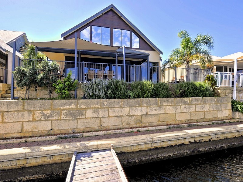 12 BERMUDA PLACE, Halls Head WA 6210