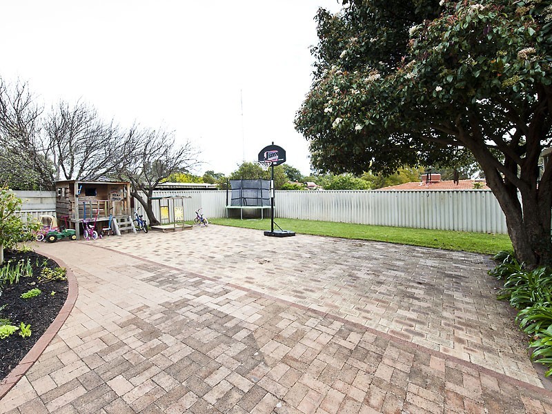 5 Armstrong Court, Waroona WA 6215