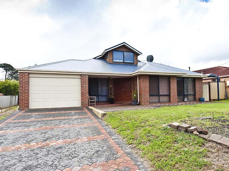 30 McLarty Street, Waroona WA 6215