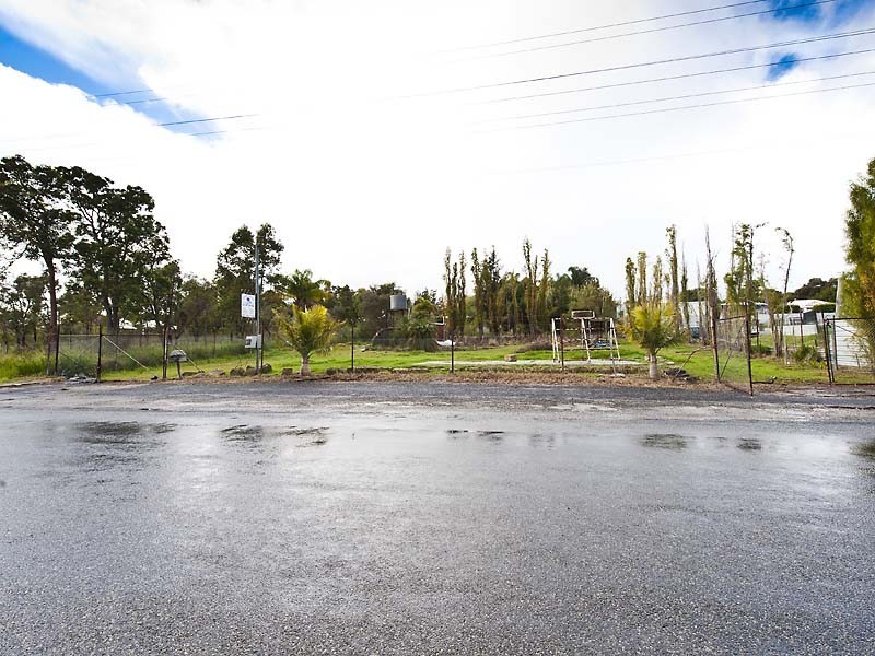 30 McLarty Street, Waroona WA 6215