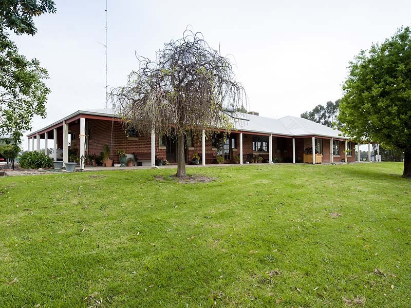 327 Coronation Road, Waroona WA 6215