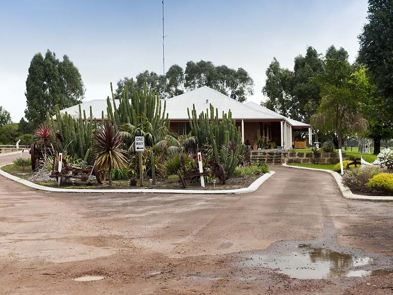 327 Coronation Road, Waroona WA 6215