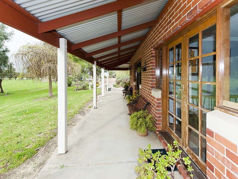 327 Coronation Road, Waroona WA 6215