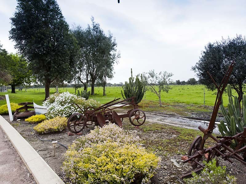 327 Coronation Road, Waroona WA 6215