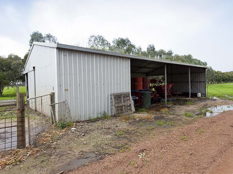 327 Coronation Road, Waroona WA 6215