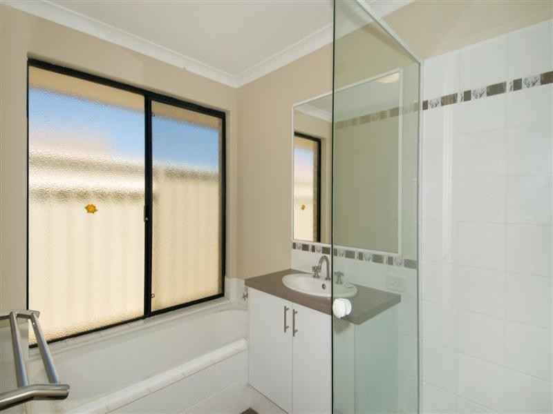 31 Yindana Boulevard, Lakelands WA 6180