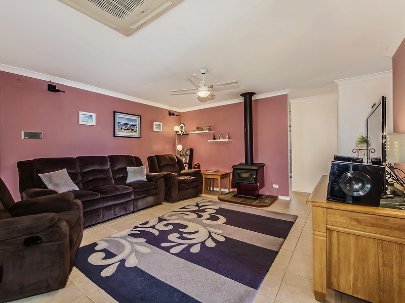 10 Neil Place, Waroona WA 6215