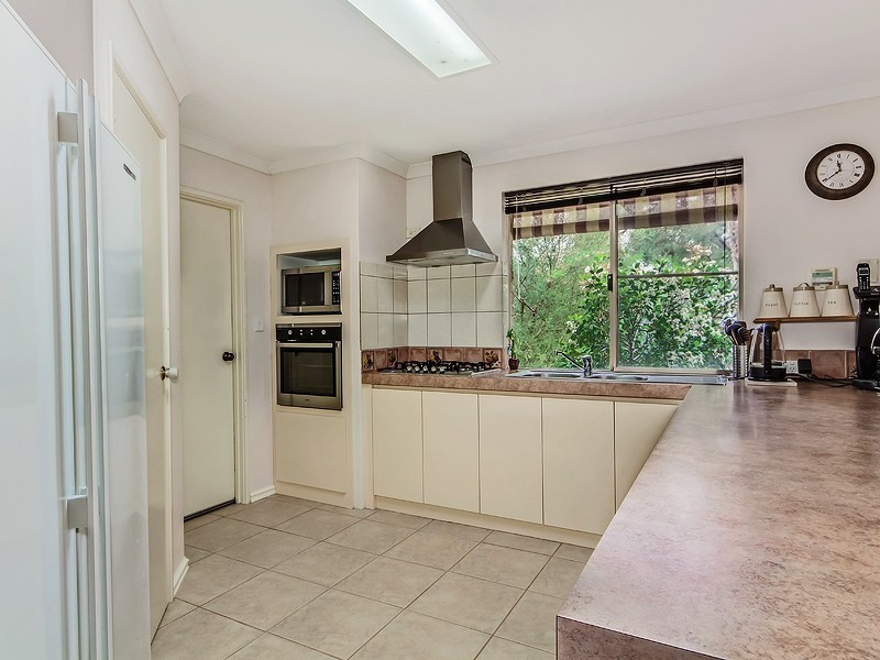 10 Neil Place, Waroona WA 6215