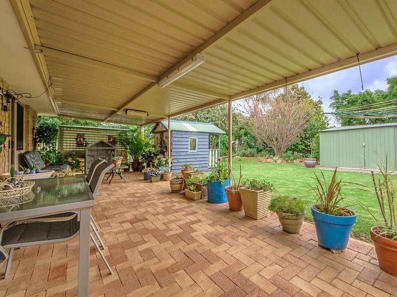 10 Neil Place, Waroona WA 6215