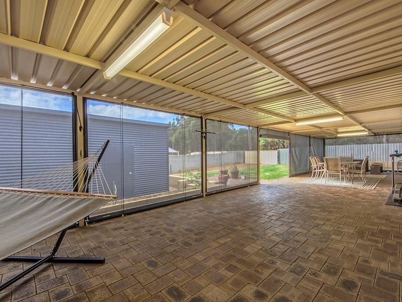 2 Hawksley Drive, Waroona WA 6215