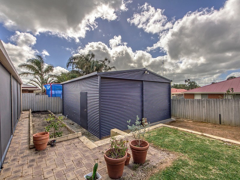2 Hawksley Drive, Waroona WA 6215