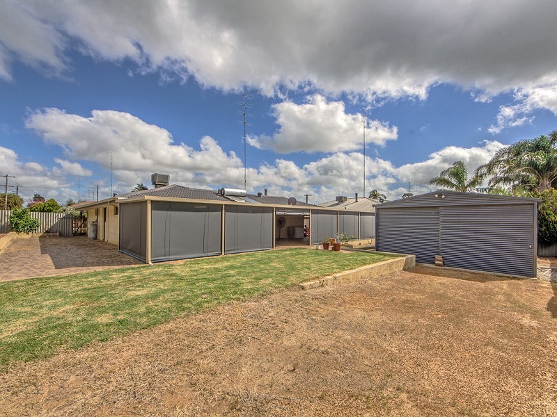 2 Hawksley Drive, Waroona WA 6215