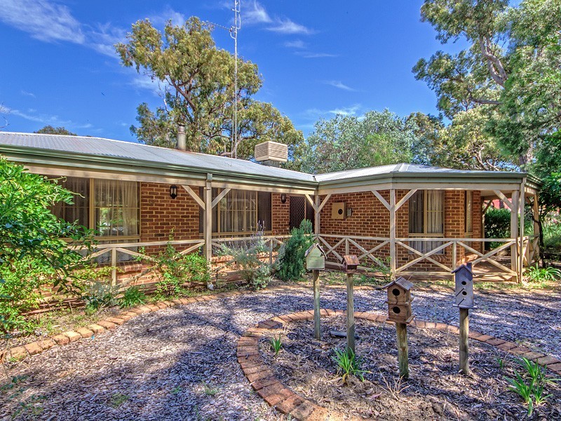 20 Russell Drive, Waroona WA 6215