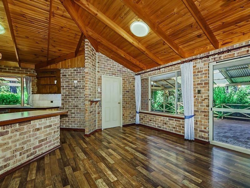 20 Russell Drive, Waroona WA 6215
