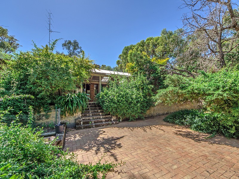 20 Russell Drive, Waroona WA 6215