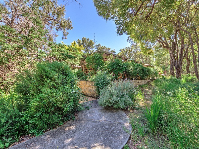 20 Russell Drive, Waroona WA 6215