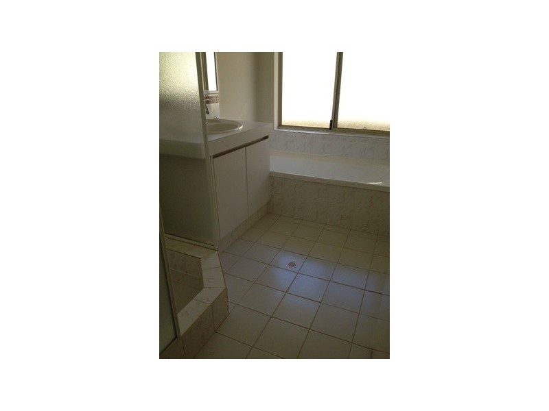 28 Ravendale Drive, Dudley Park WA 6210