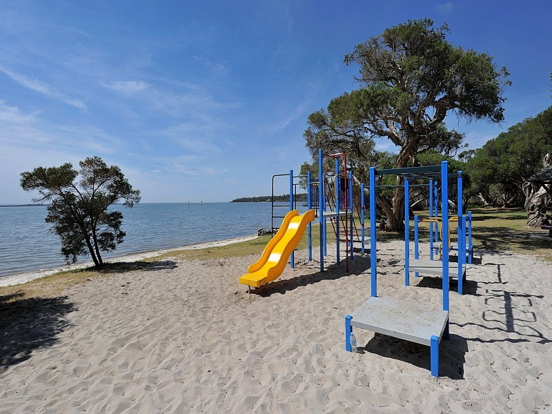 8 Wattle Close, Bouvard WA 6211