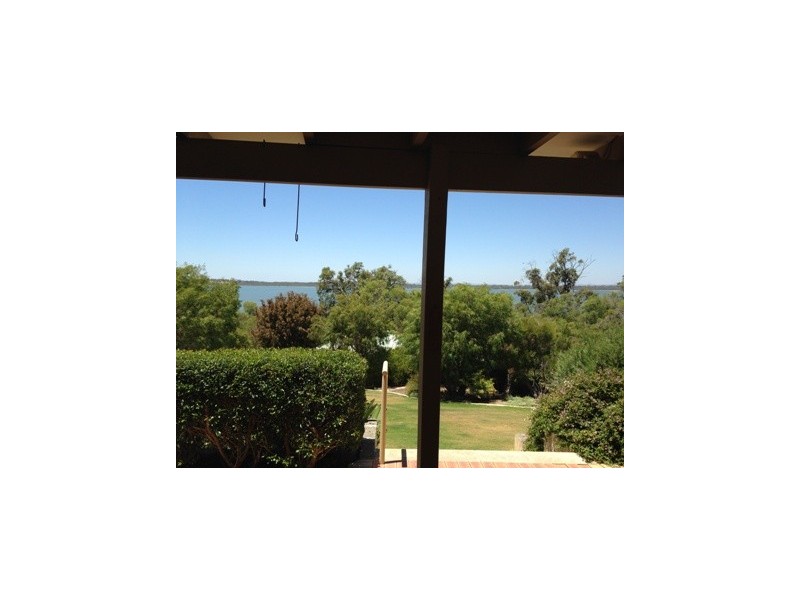 32 Pioneer Crt, Dawesville WA 6211