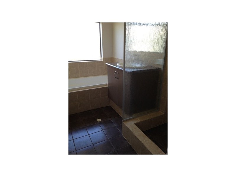 11 Coila Bend, Lakelands WA 6180