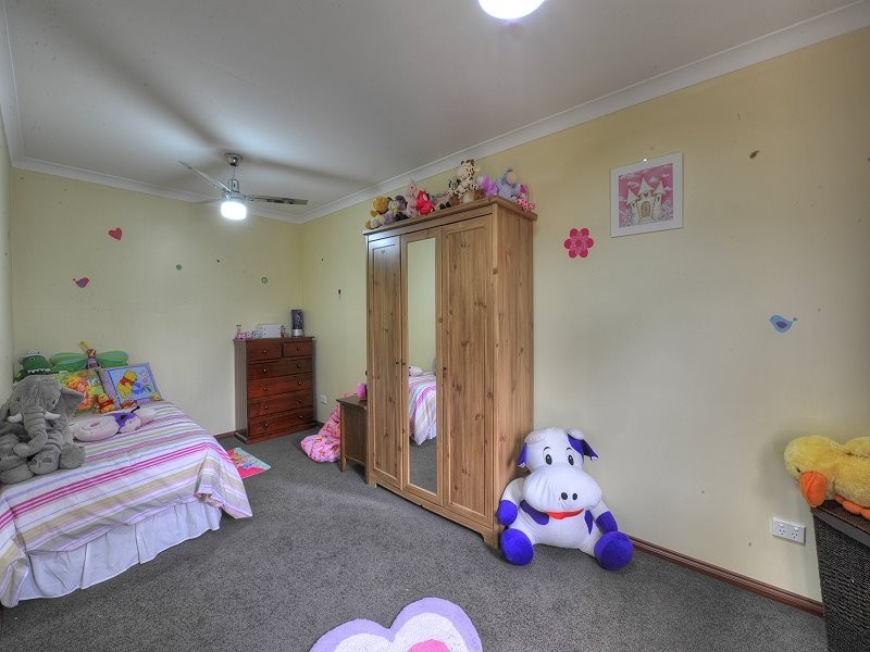 22 Redcliffe Road, Greenfields WA 6210